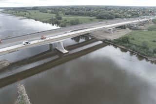 Stalowy kolos połączy dwa województwa! Kiedy będzie gotowy?