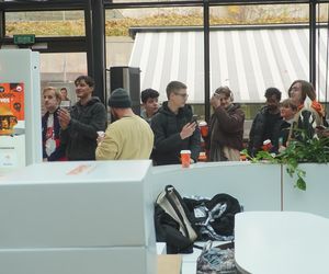 Tłumy na otwarciu Popeyes w Olsztynie. Rekordzista czekał w kolejce ponad 20 godzin