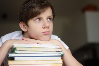 Twoje dziecko nie dostanie świadectwa, bo nie oddało książek do biblioteki? Sprawdź, czy to możliwe