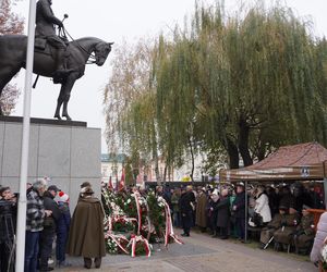  Uroczystości pod pomnikiem Józefa Piłsudskiego w Rzeszowie 