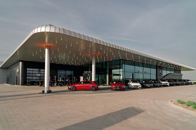 Przyszłość motoryzacji w zasięgu ręki – najnowocześniejszy salon Duda-Cars pod Lesznem już otwarty!