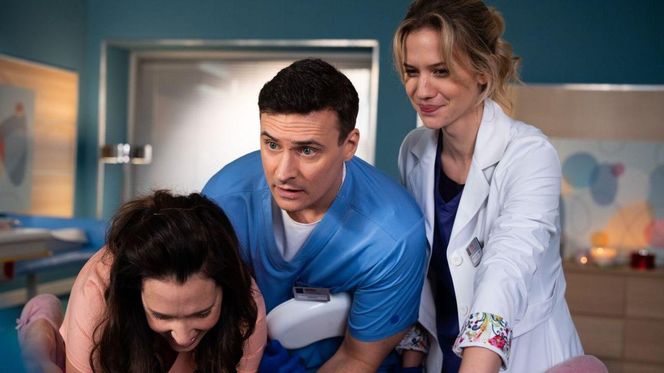 Na dobre i na złe odc. 958. Krzysztof Radwan (Mateusz Damięcki), Gloria (Aleksandra Grabowska), pielęgniarka Beata (Maria Góralczyk)