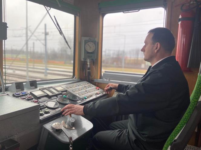Mazowieckie. Najstarszy pociąg w Polsce wraca na tory! "Babcia" debiutowała w 1963 r. [WIDEO, ZDJĘCIA]