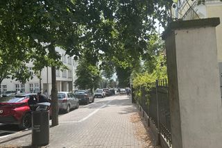 Zmiany na Kopernika. Kierowcy parkują na jezdni