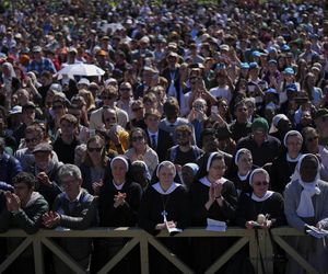 Ostatnie chwile przed pogrzebem Franciszka. Tłumy wiernych na pl. św. Piotra