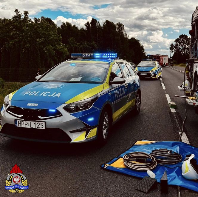 Wypadek w Chełmie Śląskim. Kierowca wjechał pod ciężarówkę