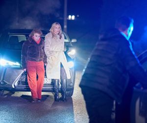 Na Wspólnej, odc 4030. Monika (Sylwia Gliwa), Beata (Katarzyna Ptasińska), Sławek (Mariusz Słupiński)