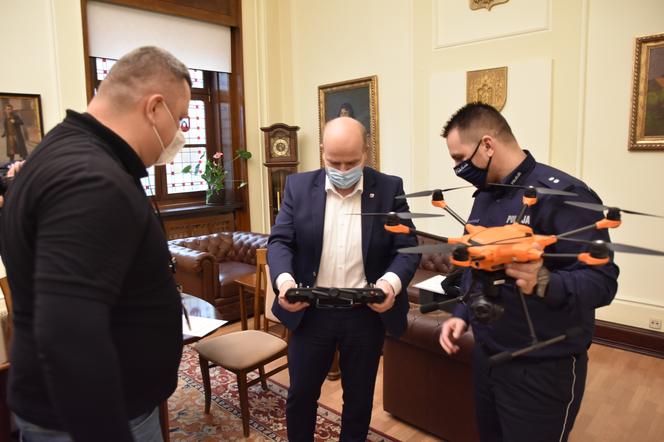 Grudziądzcy policjanci latać będą dronem. Patrole z powietrza zaplanowano nad lasem i Wisłą