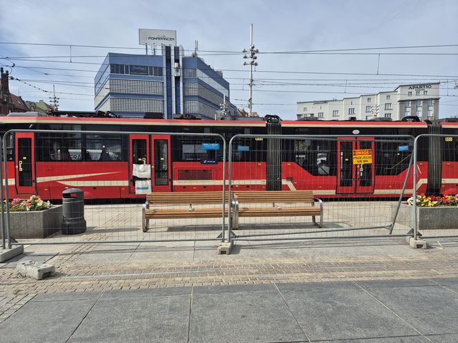 Tramwaje wróciły na Rynek w Katowicach. A to wciąż plac budowy