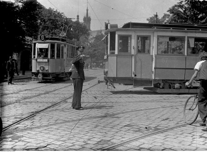 Tramwaje typu SN1 na skrzyżowaniu ul. Starowiślnej i Wielopole w Krakowie, 1936