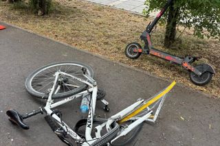 W Starachowicach kierowca hulajnogi zderzył się z rowerzystą. 16-latek zabrany do szpitala