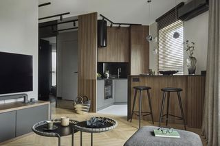 Szara kuchnia z drewnem