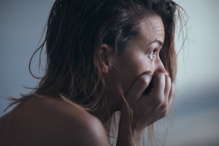 10 sygnałów, że czas wybrać się do psychologa lub psychiatry. Nie bagatelizuj ich