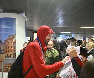 Kibice w szoku! Czekali na siatkarzy, a tu nagle wyszli polscy złoci medaliści