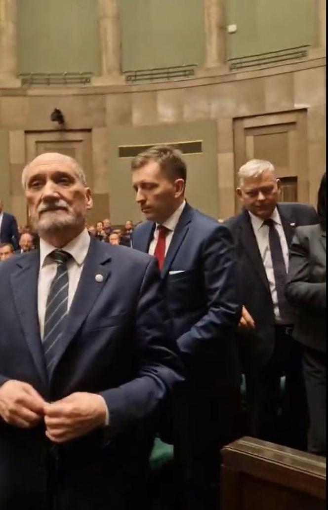 Jachira podeszła do Kaczyńskiego w Sejmie i się zaczęło! Ale draka