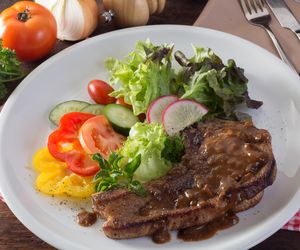 Karkówka duszona w sosie własnym