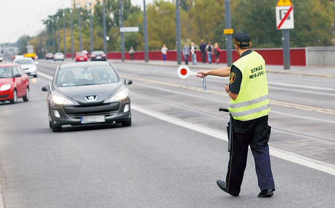 Urzędnicy mandatów nie dostają!