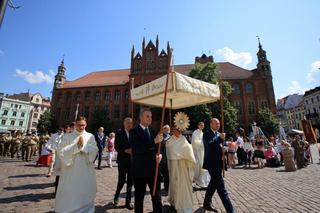 Boże Ciało 2024 w Toruniu: Procesja w centrum miasta