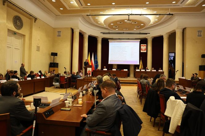 Nadzwyczajna sesja Rady Warszawy