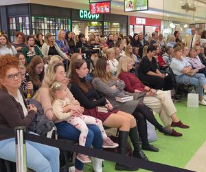 Tłumy na Kujawsko-Pomorskim Festiwalu Książki! Zielone Arkady zamieniły się w literacki raj
