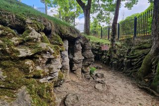 Niepozorna wioska na Pomorzu skrywa coś niesamowitego. Widok jak z baśni, a mało kto o tym wie