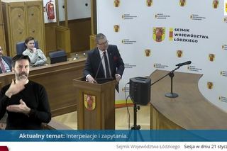 Łódź. Radny PiS Michał Król zszokował piosenką! Zaśpiewał ją na sesji Sejmiku Województwa Łódzkiego [ZDJĘCIA].