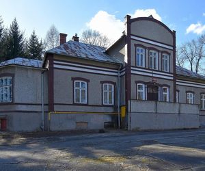 W tej wsi na Podkarpaciu znajduje się zabytkowy dwutraktowy dwór. Mieszkał w nim m.in. znany urzędnik austriacki