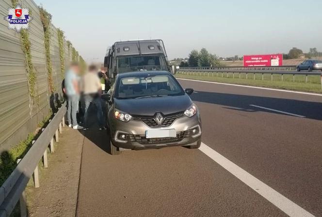 Zgubiła ich pazerność. Fałszywi policjanci wpadli w ręce policji, bo wrócili na miejsce przestępstwa