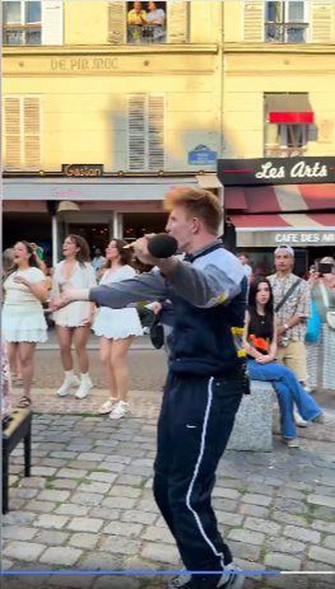 Flashmob w Paryżu - "Bohemian Rapsody"