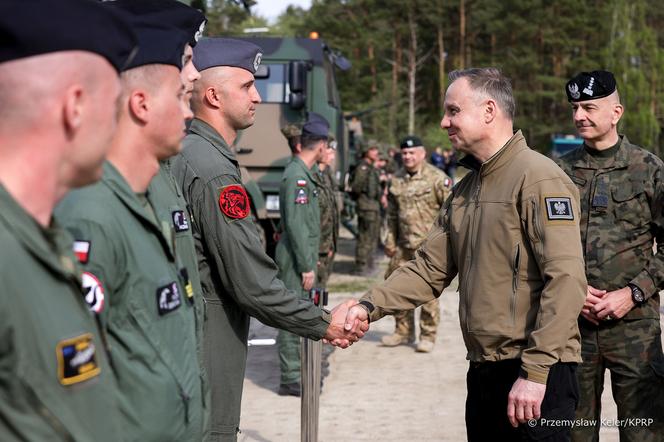 Prezydent Andrzej Duda na ćwiczeniach z żołnierzami w Ustce