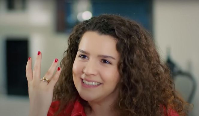 Ege śledzi Melis i dla zmyłki proponuje jej natychmiastowy ślub.