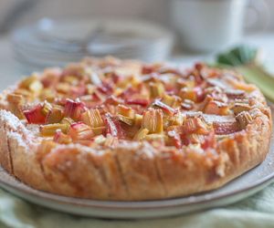 Szwedzi mają najlepszy przepis na ciasto z rabarbarem. Jest tak pyszne, że znika w okamgnieniu