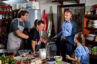 	M jak miłość odc. 1768. Magda (Anna Mucha), Dima (Michaił Pszeniczny), Nadia (Mira Fareniuk), Andrzej Budzyński (Krystian Wieczorek)