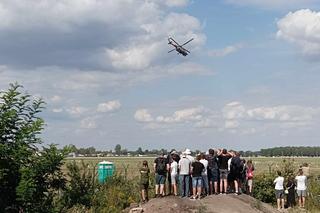 Spotterzy opanowali ul. Skaryszewską. Trwają przyloty na pokazy lotnicze 