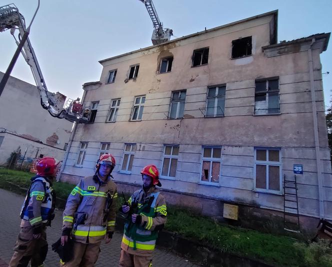   Pożar kamienicy przy ul. Warszawskiej w Olsztynie. Akcja trwała kilka godzin. Zobacz zdjęcia