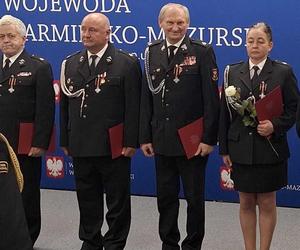 Wręczono odznaki Świętego Floriana i innne medale strażakom. Wśród zasłużonych wójt Gminy Iława