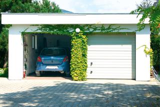 Warunki techniczne dla garaży w domach. Minimalne wymiary garaży, czy można wybudować garaż przy granicy działki?