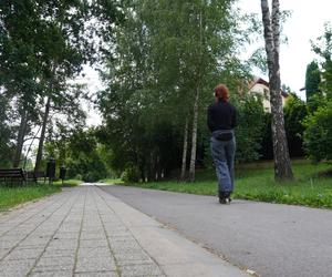 Wakacyjny spacer pod kładką nad wąwozem na Czubach. To jedno z najbardziej zielonych miejsc w Lublinie!