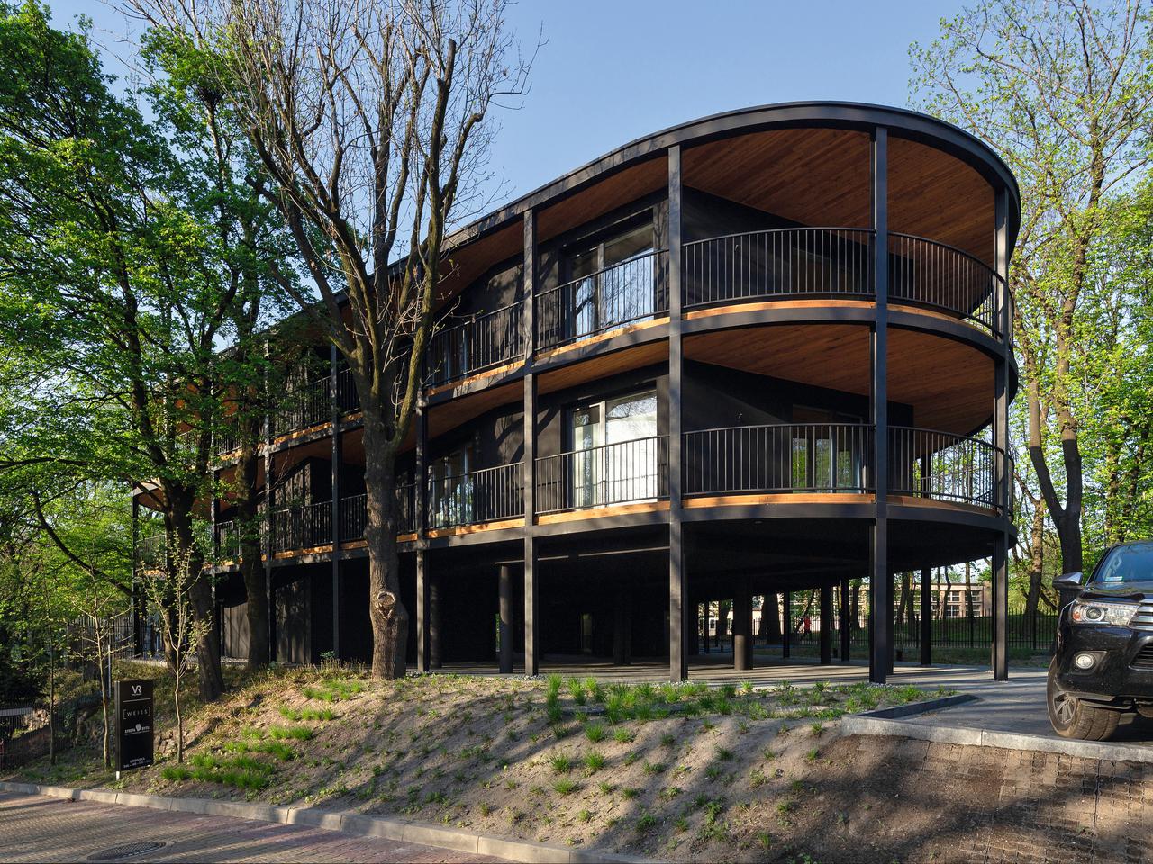 Villa Reden w Chorzowie. Nowoczesny „czworak” szanujący swoje otoczenie