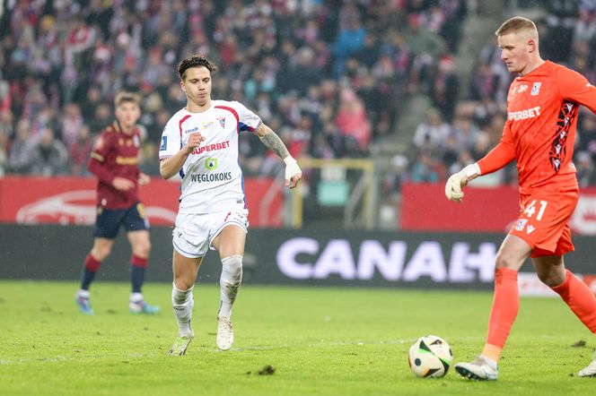 Orkiestra górnicza zagrała jak za dawnych lat, Górnik Zabrze również. Lech Poznań na kolanach