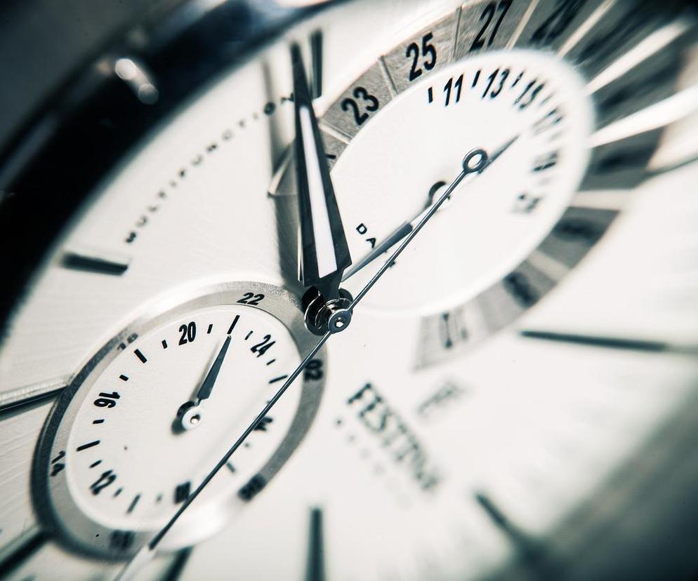 Zmiana czasu na zimowy 2023. Kiedy zmiana czasu? Jak przestawiamy zegarki?