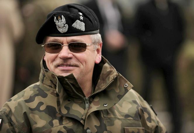 gen. dyw. Tadeusz Buk – dowódca Wojsk Lądowych RP