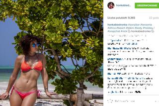 Honorata Skarbek w bikini wygina seksowne ciało na plaży. Zdjęcia z egzotycznych wakacji wokalistki!