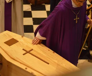 Elbląg. W zakładzie pogrzebowym doszło do nieodwracalnej pomyłki. Rodzina w szoku!