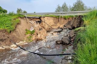 Lubelskie: Potężna wyrwa w jezdni! Droga w tym miejscu jest nieprzejezdna 