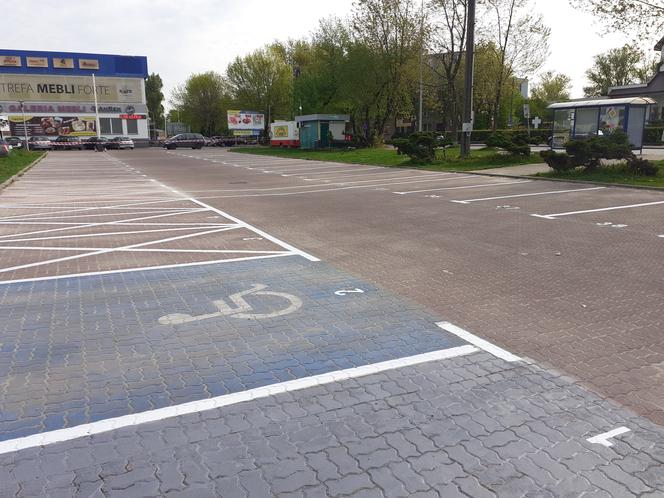 W Starachowicach strefa płatnego parkowania na Strefie. Parking tylko dla najemców biurowca
