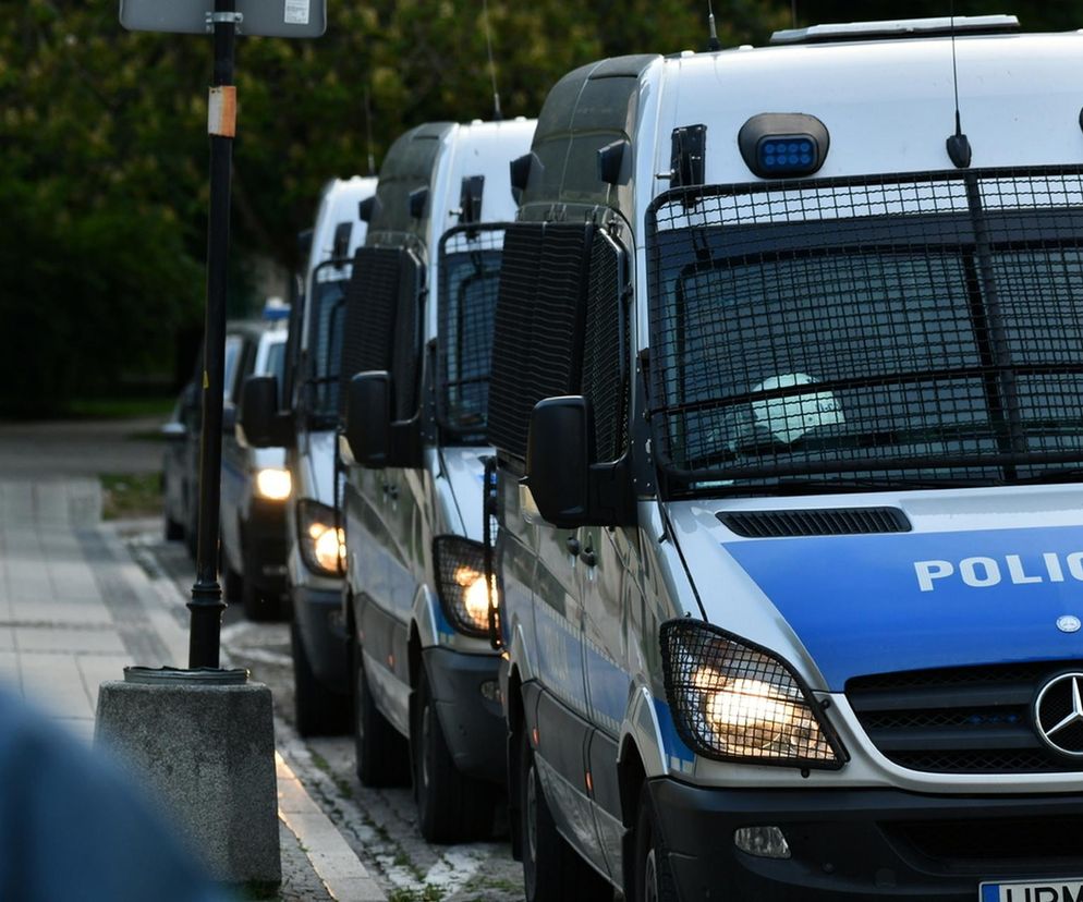 Policjant oskarżony o naruszenie nietykalności cielesnej pracownicy komendy. Miał to zrobić w Dzień Kobiet