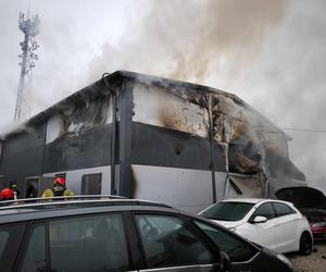 Pożar w komisie samochodowym w Elblągu