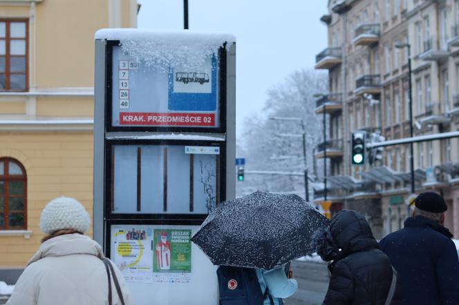 W Lublinie jest biało. Czy drogowców zaskoczył atak zimy? [GALERIA]