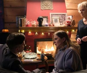 	M jak miłość odc. 1855. Anita (Melania Grzesiewicz), jej matka - Anna Lerman (Dorota Kamińska), Kamil (Marcin Bosak)